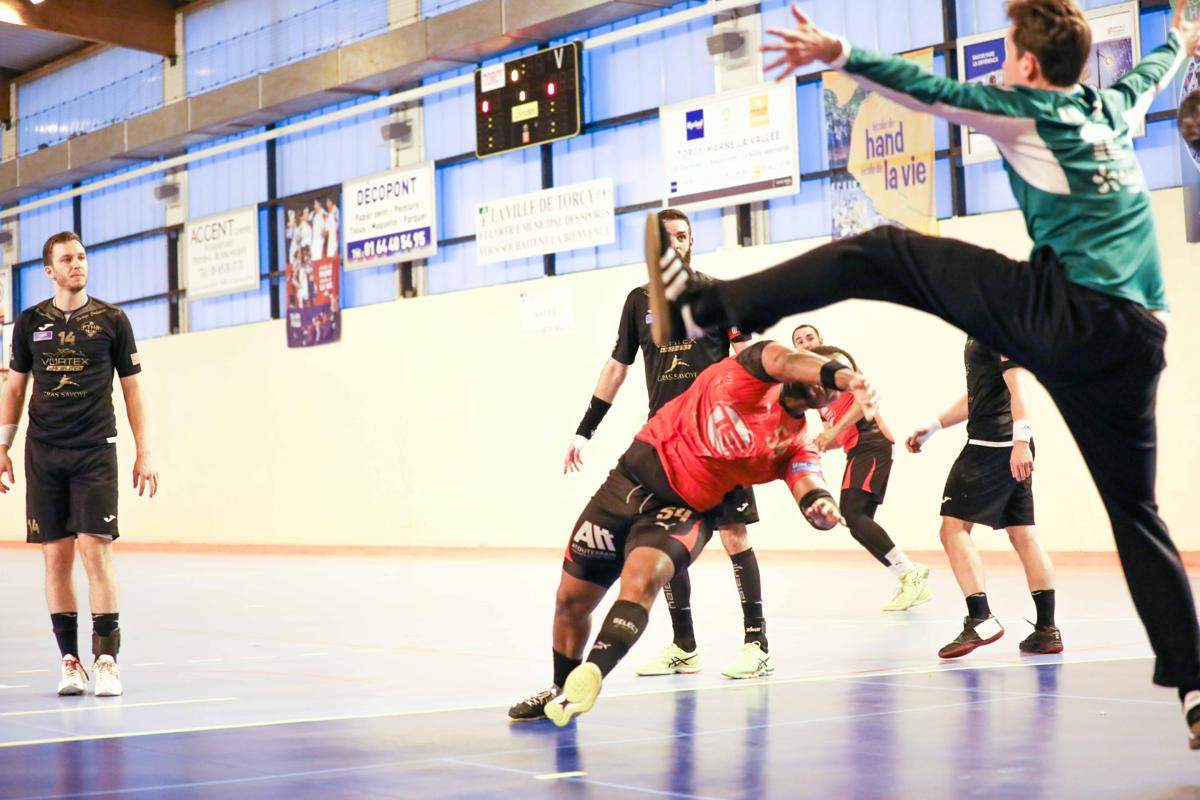 Album N1M THBMLV FRONTIGNAN 33 29 Photo N151 Club Handball